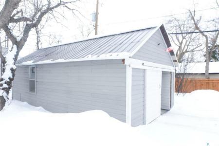 512 CENTRE STREET, Assiniboia, Saskatchewan S0H 0B0, Canada
