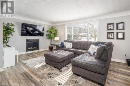 16 TREVOR DRIVE, Stoney Creek, Ontario L8G 1N2, Kanada