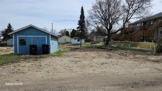 137 8TH STREET NORTH, Brandon, Manitoba R7A 2A4, Canada