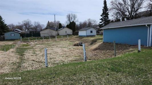 137 8TH STREET NORTH, Brandon, Manitoba R7A 2A4, Canada
