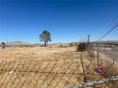 15048 Loves Lane, Victorville, California 92395, USA