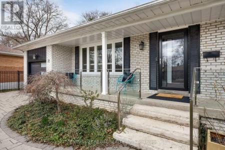 32 CEDARCREST DRIVE, Toronto (kingsway South), Ontario M9A 2V6, Kanada