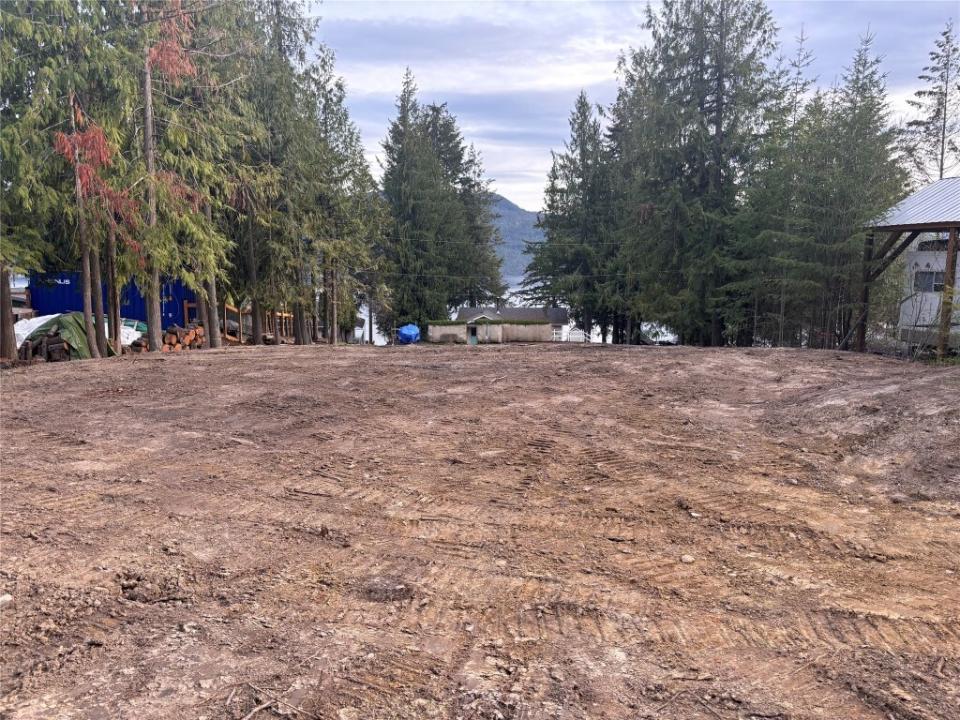 5258 MEADOW CREEK CRESCENT, Celista, Colombie-Britannique V0E 1M6, Canada