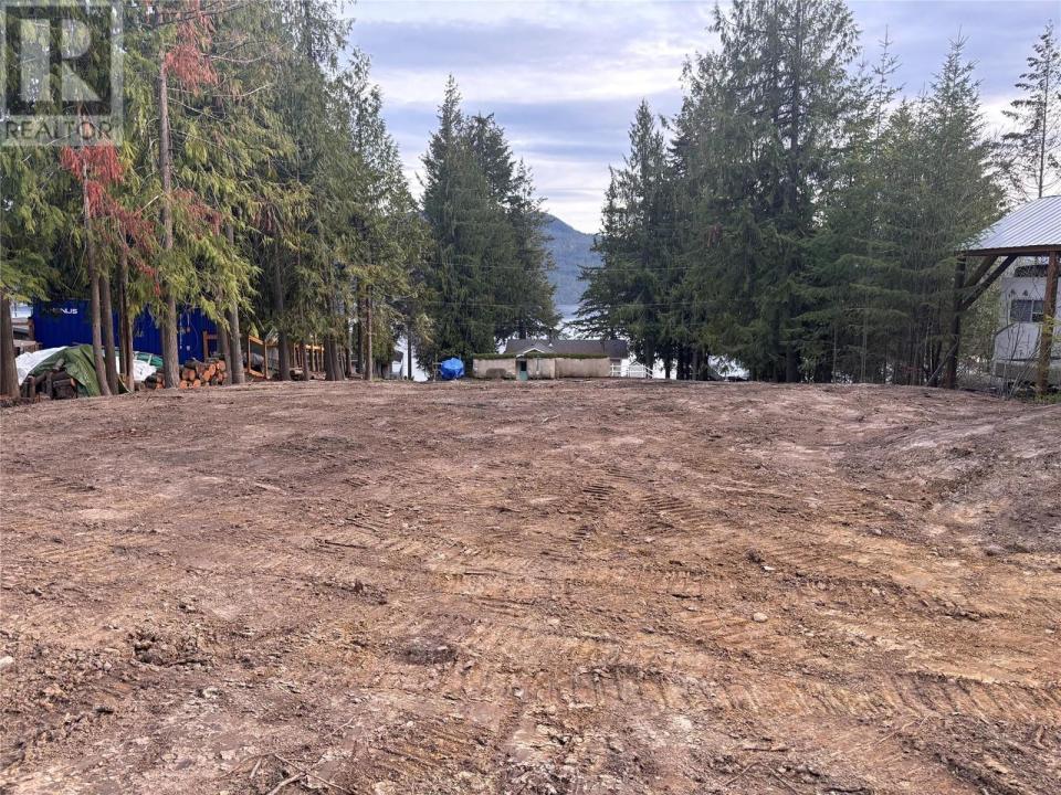 5258 MEADOW CREEK CRESCENT, Celista, Colombie-Britannique V0E 1M6, Canada