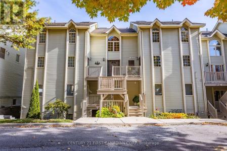 40 ONTARIO STREET SOUTH, Lambton Shores (grand Bend), Ontario N0M 1T0, Canadá
