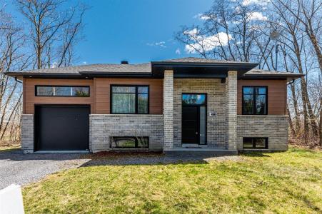 454  15e Avenue E., Venise-en-Québec, Quebec J0J 2K0, Canada