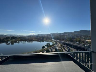 Liqeni i Tiranës, Tirana, Albania