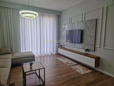 Shkolla e Kuqe, Tirana, Albania