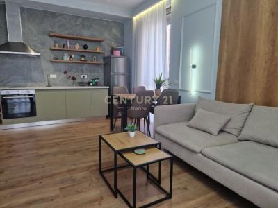 Shkolla e Kuqe, Tirana, Albania