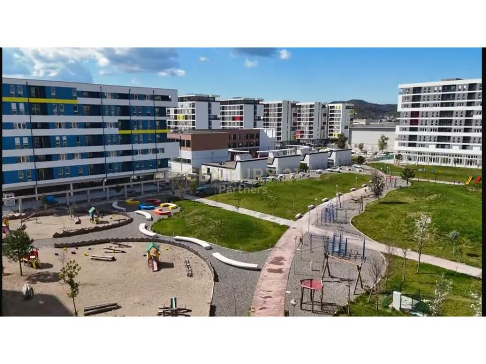 Qendra Tregtare QTU, Tirana, Albânia