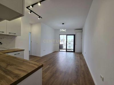 Sheshi Avni Rustemi, Tirana, 阿尔巴尼亚