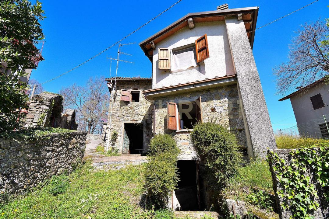 Località Casella, Molazzana, Toscana 55020, Italy