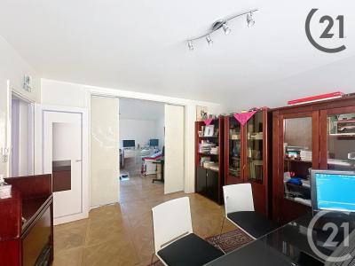 Sens, Bourgogne 89100, France