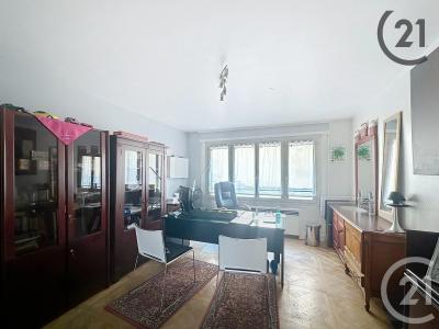 Sens, Bourgogne 89100, France