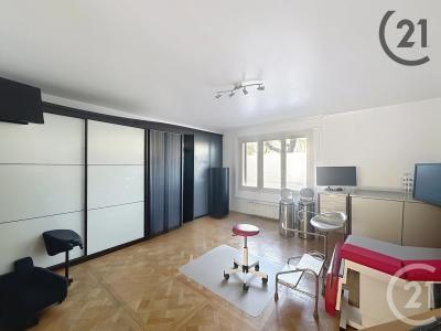 Sens, Bourgogne 89100, France