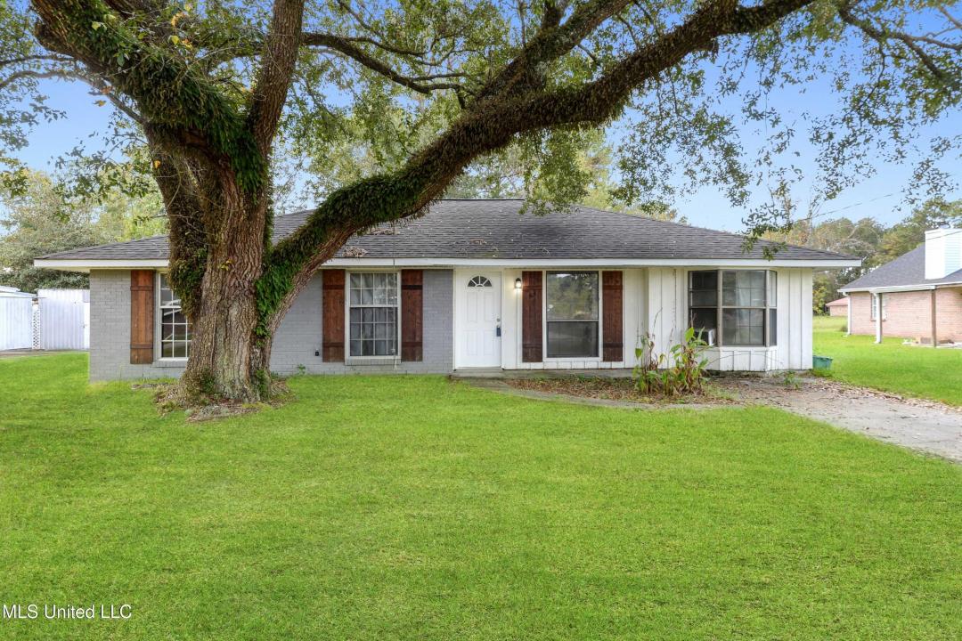 1102 Douglas Street, Picayune, Mississippi 39466, USA