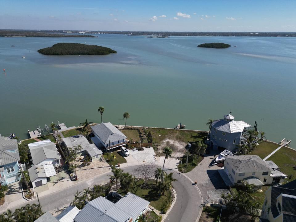 437 Boca Ciega Dr, Madeira Beach, Florida 33708