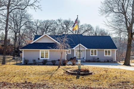 6943 NW Trail Ridge Drive, Johnston, Iowa 50131, USA