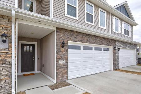 917 Maywood Lane, Waukee, Iowa 50263, USA