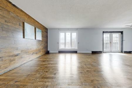 156 MAIN STREET W, Huntsville, Ontario P1H 1X8, Canada