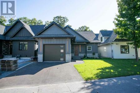 8 BLUFFS DR, Sault Ste. Marie, Ontario P6A 0B4, Canada