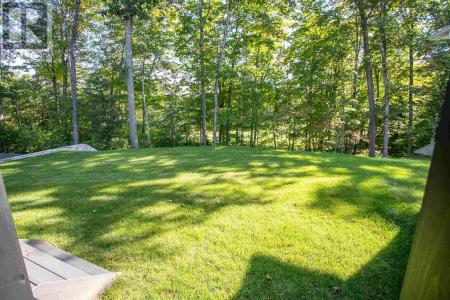 8 BLUFFS DR, Sault Ste. Marie, Ontario P6A 0B4, Canada