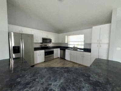 1050 SE Euclid Lane, Port Saint Lucie, Flórida 34983, Estados Unidos