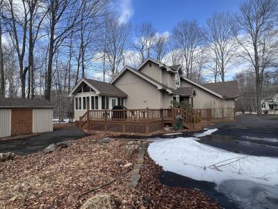 109 Minisink Drive, Pocono Lake, Pennsylvania 18347