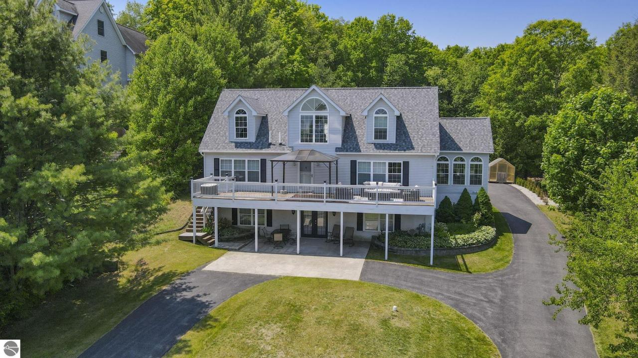 9821 Elk Lake Trail, Williamsburg, ミシガン 49690, アメリカ合衆国