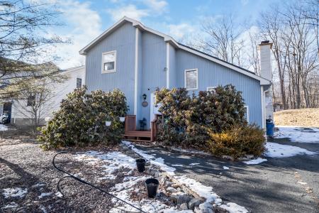 2144 Onondaga Way, Tobyhanna, Pennsylvania 18466, USA