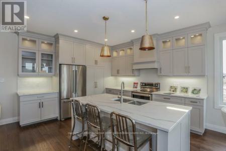 LOT 66 FALLINGBROOK ROAD, London, オンタリオ N6P 1H5, カナダ