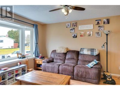 44 CARSWELL STREET, Kitimat, Colúmbia Britânica V8C 1B3, Canadá