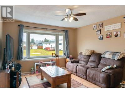 44 CARSWELL STREET, Kitimat, Colúmbia Britânica V8C 1B3, Canadá