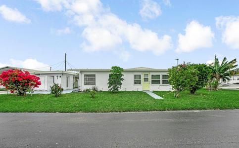 8904 Palm St. Street, Boynton Beach, Florida 33436, USA