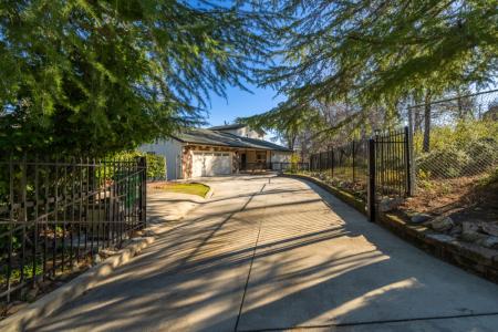 15943 Highland Circle, Redding, California 96001