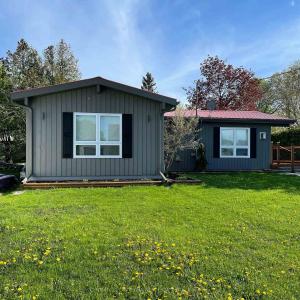 231 OAK STREET, Prince Edward County, Ontario K0K 3L0, Canada
