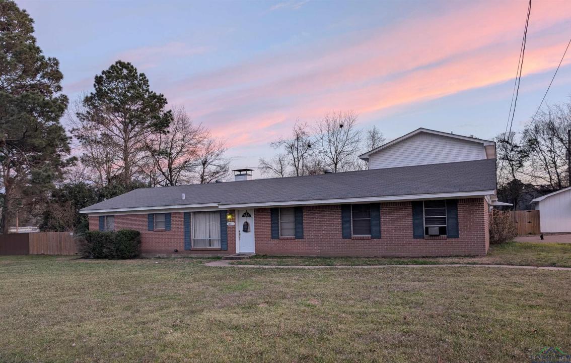 811 Garden Ln, Carthage, Texas 75633