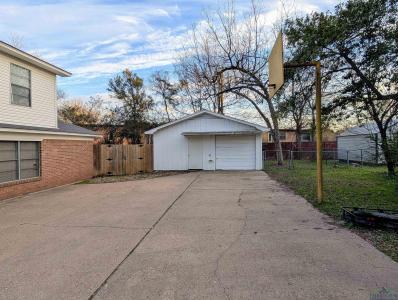 811 Garden Ln, Carthage, Texas 75633