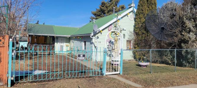 5132 48 STREET, Innisfail, Alberta T4G 1L8, Canadá