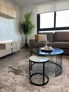 0/1, 196, E1, Eastside, Gibraltar