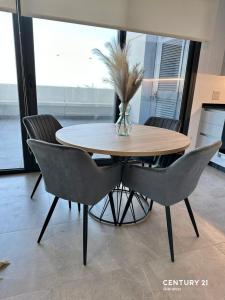 0/1, 196, E1, Eastside, Gibraltar