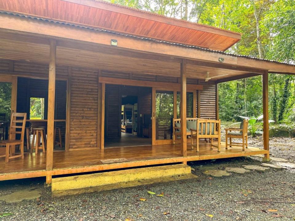 Selvaencantada - Calle Paraíso , Calle Paraíso Cahuita Talamanca, Limón 70403, Costa Rica