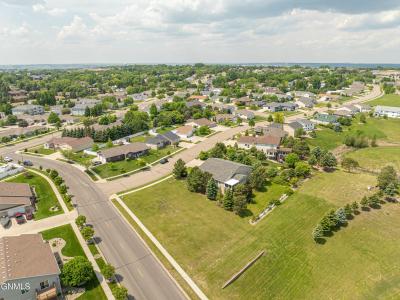 526 Versailles Avenue, Bismarck, Dakota Du Nord 58503, États-Unis