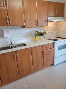 1 MASSEY SQUARE, Toronto (crescent Town), Ontario M4C 5L4, Kanada