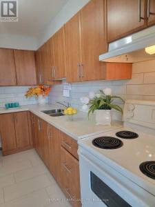 1 MASSEY SQUARE, Toronto (crescent Town), Ontario M4C 5L4, Kanada