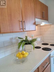 1 MASSEY SQUARE, Toronto (crescent Town), Ontario M4C 5L4, Kanada