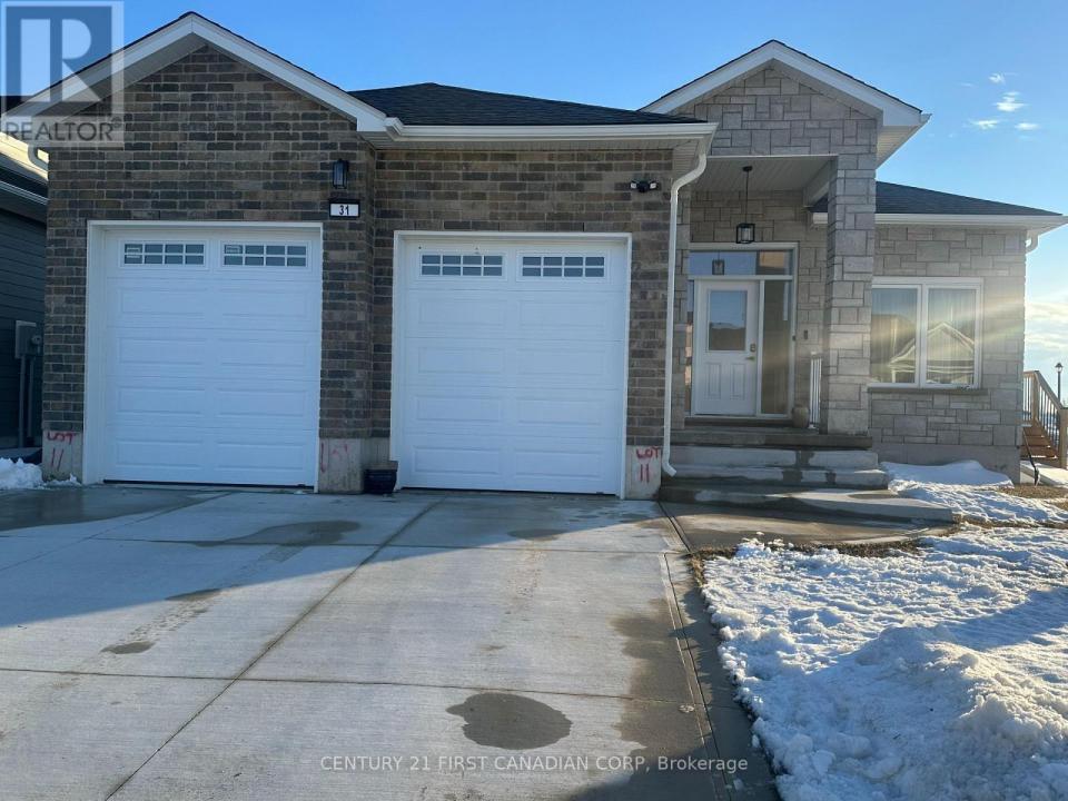 31 BROOKLAWN DRIVE, Lambton Shores (grand Bend), Ontario N0M 1T0, Canada