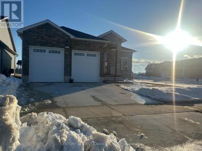 31 BROOKLAWN DRIVE, Lambton Shores (grand Bend), Ontario N0M 1T0, Canada