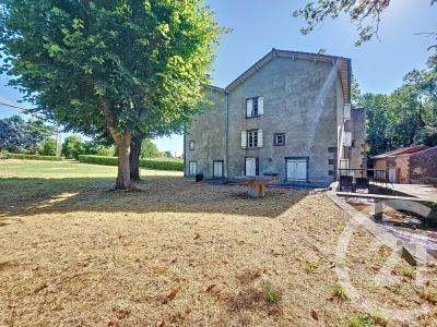 Mozac, Auvérnia 63200, França