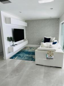 4720 NE 28th Ave., Ft. Lauderdale, Florida 33308, USA